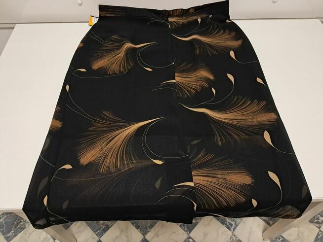 Spódnica czarna w beżowe wzory, rozm.44, do sprzedania