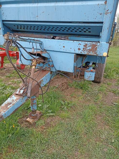 Przyczepa/ rozrzutnik obornika