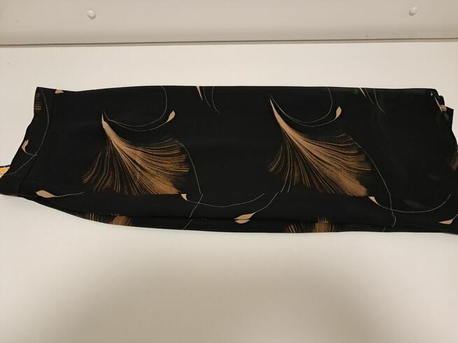 Spódnica czarna w beżowe wzory, rozm.44, do sprzedania