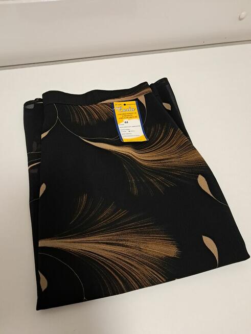 Spódnica czarna w beżowe wzory, rozm.44, do sprzedania