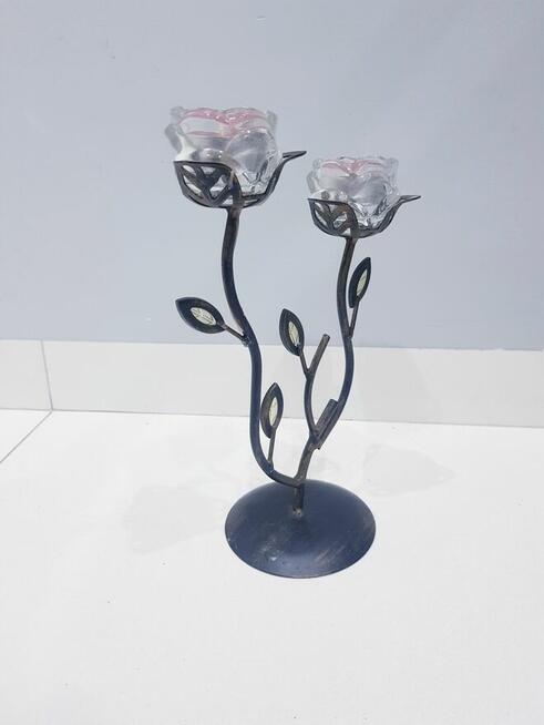 Podwójny druciany świecznik