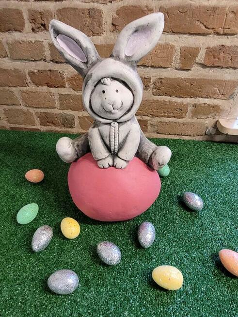 Królik na jajku Zajączek wielkanocny mega króliczek