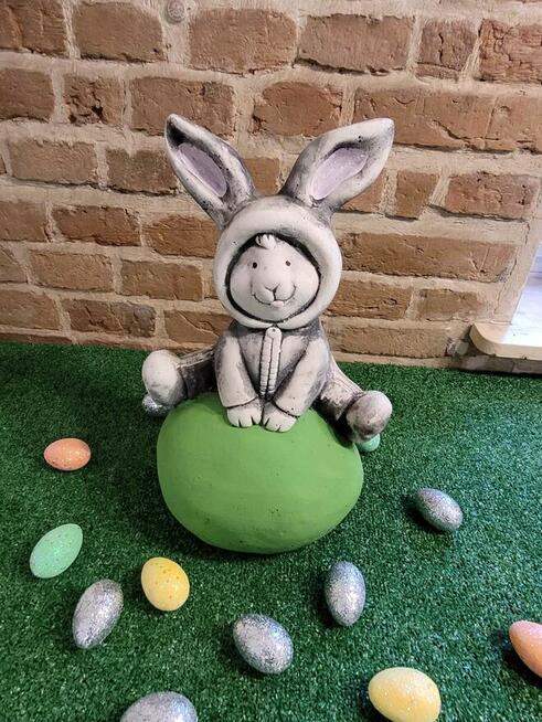 Królik na jajku Zajączek wielkanocny mega króliczek
