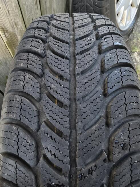 Alufelgi 15 4x114,3 z oponami zimowymi Dębica Frigo 2 195/65