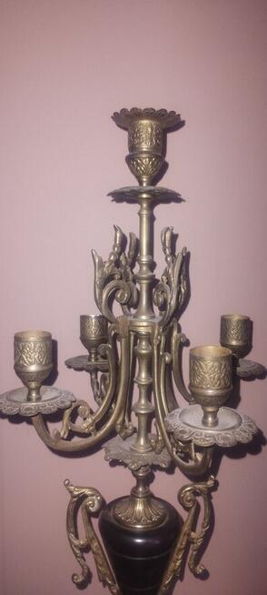 Świecznik pięcioramienny wykonany z mosiądzu na marmurowej p