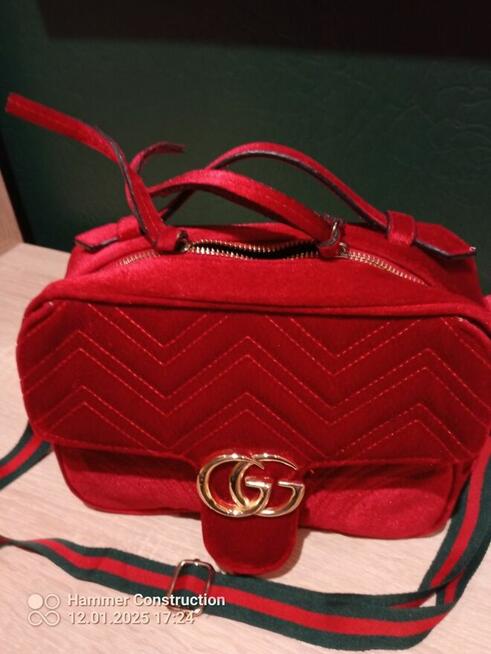 Sprzedam aksamitną torebkę