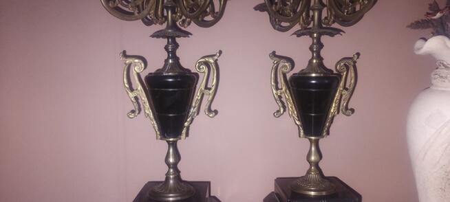 Świecznik pięcioramienny wykonany z mosiądzu na marmurowej p