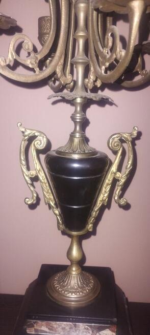 Świecznik pięcioramienny wykonany z mosiądzu na marmurowej p