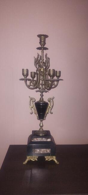 Świecznik pięcioramienny wykonany z mosiądzu na marmurowej p