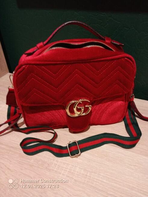 Sprzedam aksamitną torebkę