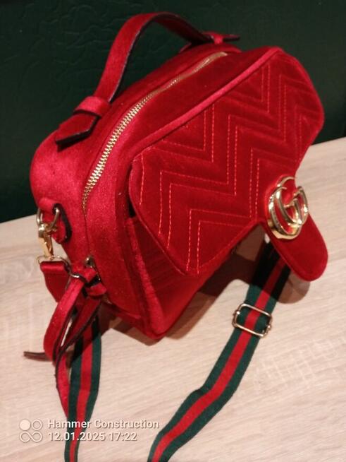 Sprzedam aksamitną torebkę