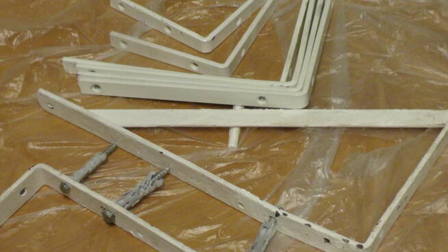 Kątowniki o różnych rozmiarach