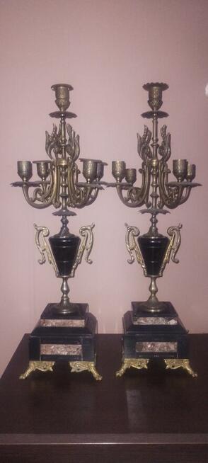 Świecznik pięcioramienny wykonany z mosiądzu na marmurowej p