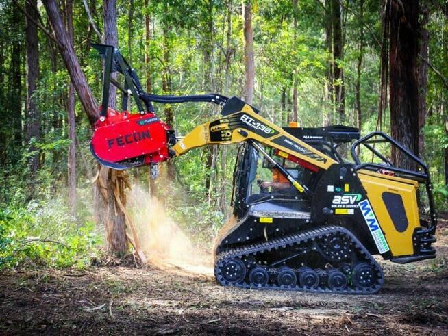 Wycinka drzew oczyszczanie działek mulczer leśny karczowanie