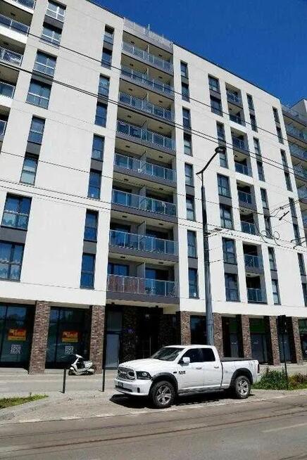 Kawalerka w Pięknym Apartamentowcu obok Dw. Fabryczna