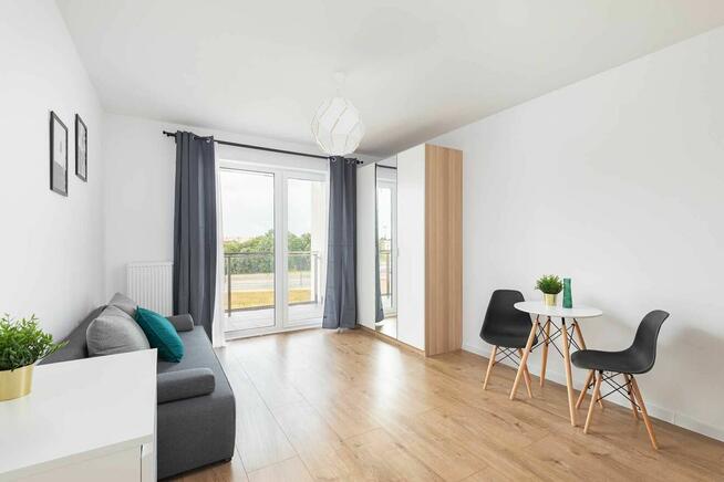 Kawalerka w Pięknym Apartamentowcu obok Dw. Fabryczna