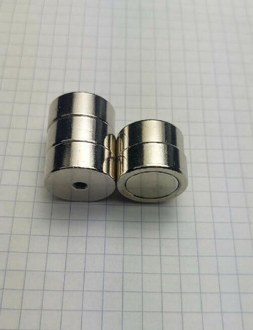 Uchwyt magnetyczny neodymowy UM 19x8 M4 magnes