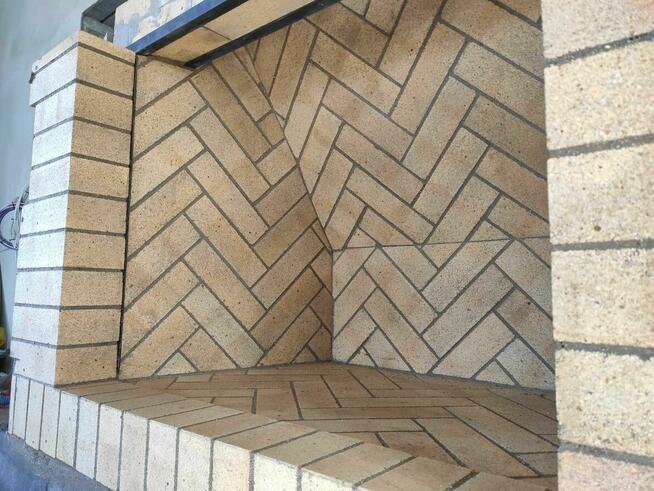 Kominek otwarty palenisko szamotowe Warszawa z cegły zdun