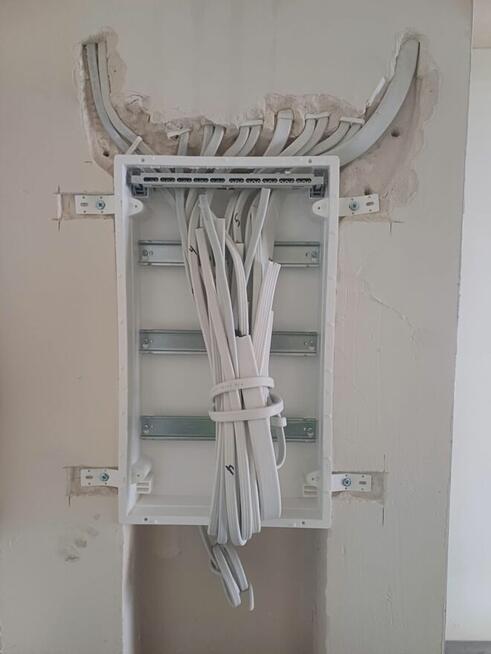 Instalacje elktryczne , alarmowe i monitoringu.