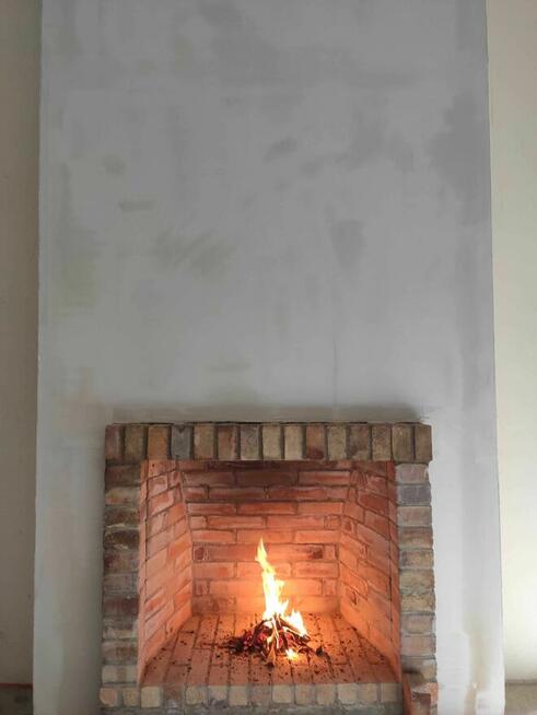 Kominek otwarty palenisko szamotowe Warszawa z cegły zdun