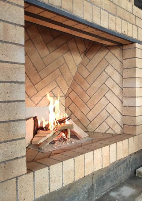 Kominek otwarty palenisko szamotowe Warszawa z cegły zdun