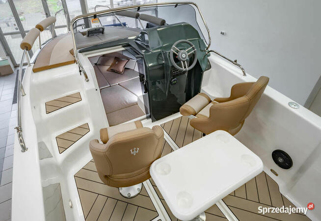 ŁÓDZ MOTOROWA TRIDENT 640 SUNDECK Z PRZYCZEPĄ DMC1300