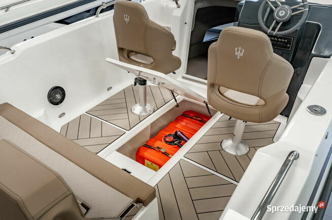 ŁÓDZ MOTOROWA TRIDENT 640 SUNDECK Z PRZYCZEPĄ DMC1300