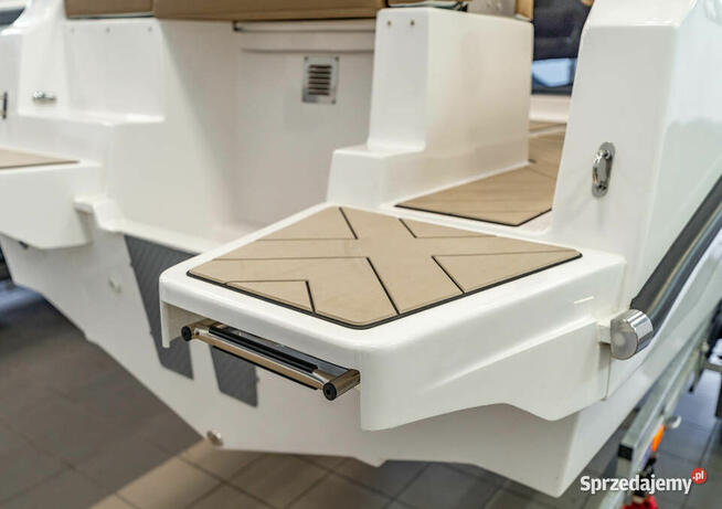 ŁÓDZ MOTOROWA TRIDENT 640 SUNDECK Z PRZYCZEPĄ DMC1300