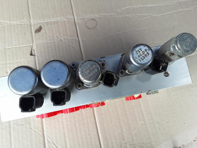 ROZDZIELACZ HYDRAULICZNY 3xJCB