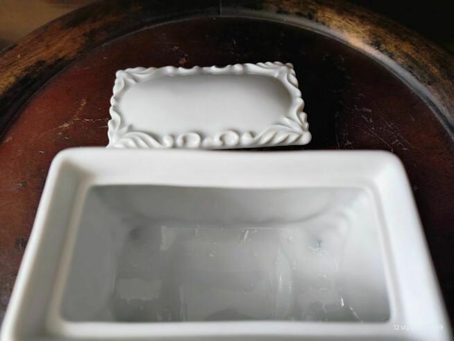 Kolekcjonerska szkatułka porcelanowa