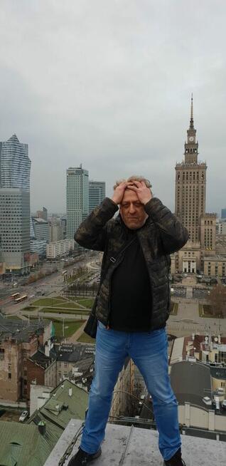 Alpinista przemysłowy z ekipą, podejmie się każdego wyzwania