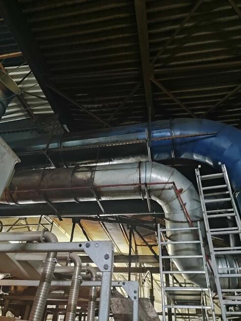 Alpinista przemysłowy z ekipą, podejmie się każdego wyzwania