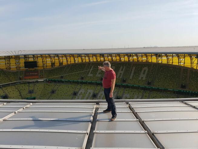 Alpinista przemysłowy z ekipą, podejmie się każdego wyzwania