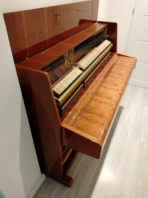 Pianino Legnica poprzedni wiek