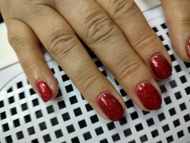Manicure hybrydowy henna rzęs regulacja brwi