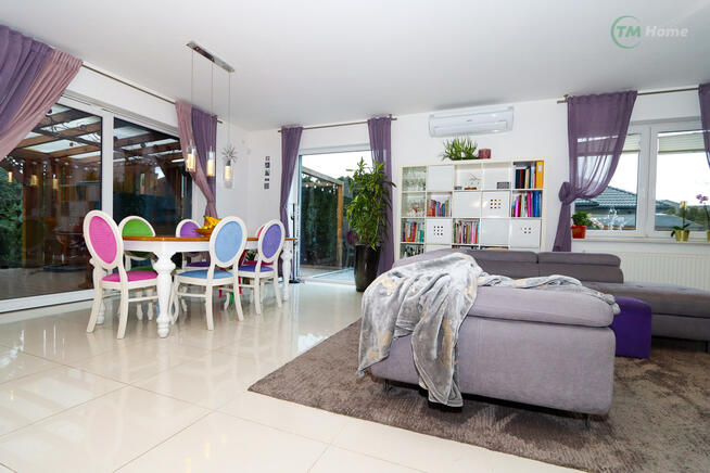 Dom z basenem wykończony w wysokim standardzie