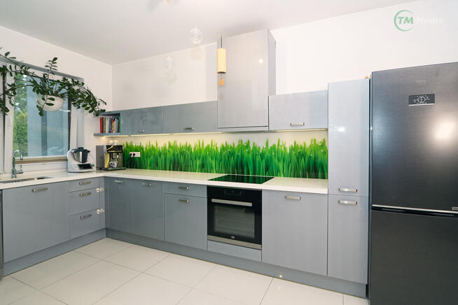 Dom z basenem wykończony w wysokim standardzie