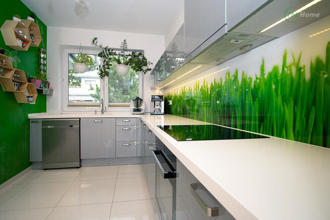 Dom z basenem wykończony w wysokim standardzie