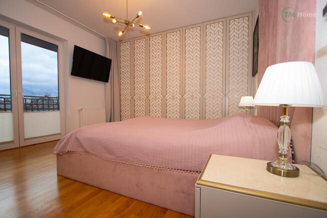 Dom z basenem wykończony w wysokim standardzie