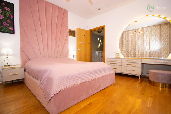 Dom z basenem wykończony w wysokim standardzie