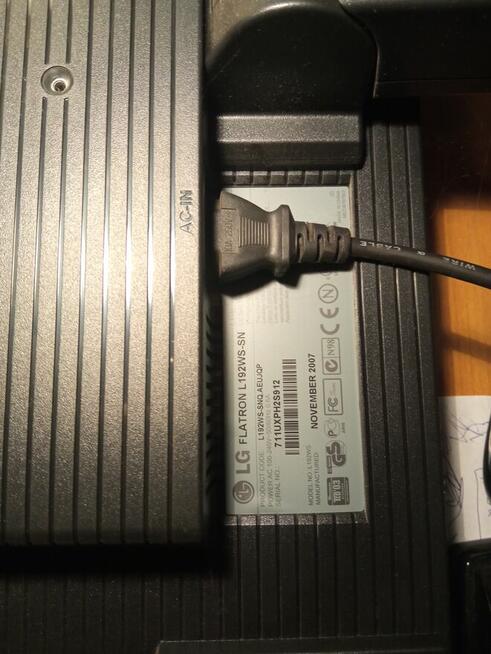 komputer stacjonarny Mustang + monitor LG + klawiatura + mys