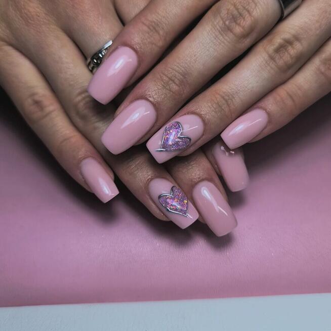 Manicure hybrydowy, uzupełnienie/wzmocnienie żelowe Zaprasza