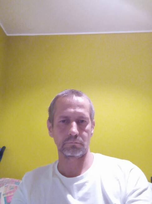 Normalny rzeczywisty z odrobiną romantyzmu.