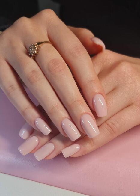 Manicure hybrydowy, uzupełnienie/wzmocnienie żelowe Zaprasza