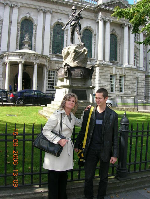 Normalny rzeczywisty z odrobiną romantyzmu.