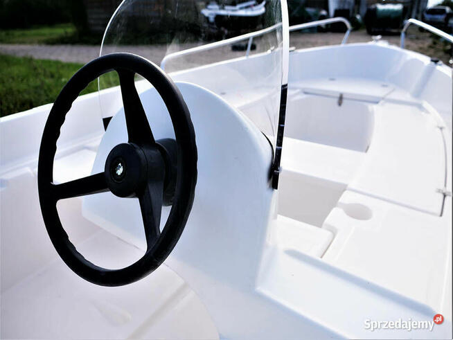ŁÓDZ MOTOROWA FISH 400 Z KONSOLĄ I UKŁADEM KIEROWNICZYM