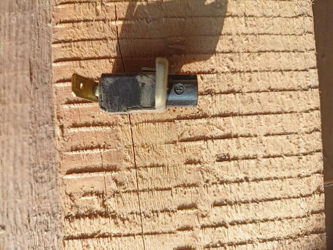 Czujnik hamulca ręcznego VW Polo Fox 1991 rok.