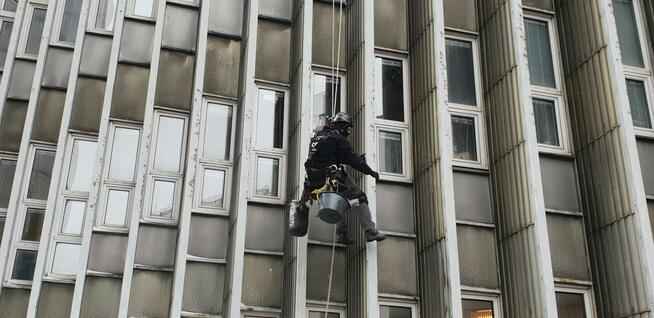 Przyjmę zlecenia na mycia elewacji, dachów, okien i kostki b