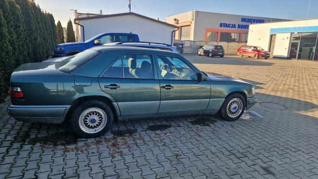 Mercedes Benz E 200 rok 1994.