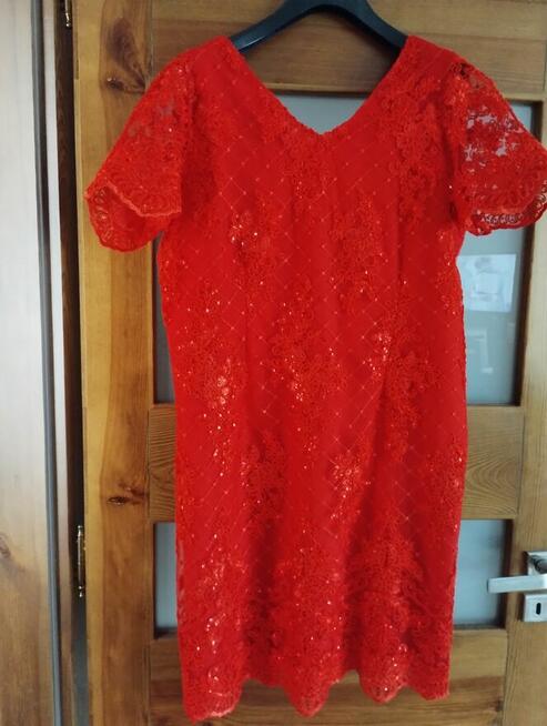 Czerwona sukienka z koronki 46